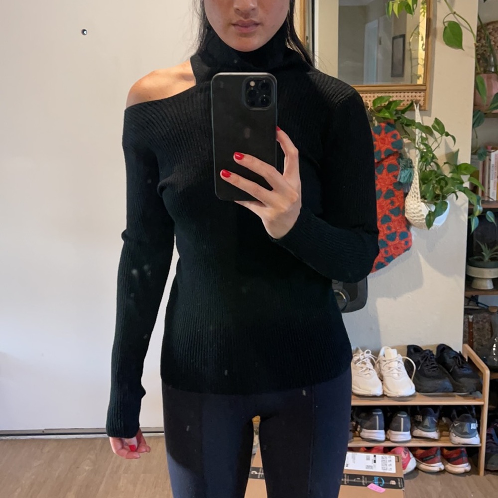 Verge girl cold shoulder turtleneck - Picture 2 of 4